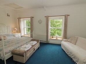 Cottage | 3 bedrooms, individually decorated, individually furnished, free WiFi - Teifi House (Cardigan)