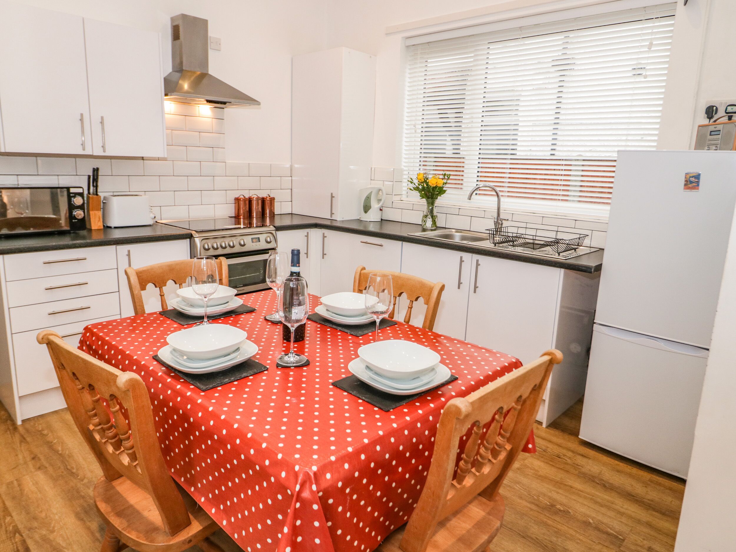 村舍 | 私人厨房 | 微波炉、炉灶、洗碗机、高脚椅