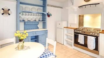 Cottage | Bếp riêng | Lò vi sóng, bếp nấu, máy rửa bát, dụng cụ nấu nướng/bát dĩa/dao nĩa