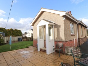 Cottage | Property grounds