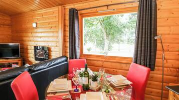 Cottage | Dining