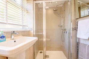 Cottage | Bathroom | Shower - Kynaston Cottage (Aberdovey)