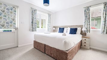 Cottage | 5 bedrooms, individually decorated, individually furnished, free WiFi