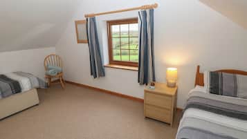 Cottage | 2 bedrooms, individually decorated, individually furnished, free WiFi