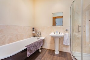 Cottage | Bathroom