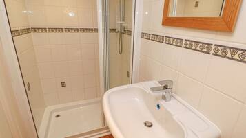 Cottage | Bathroom | Shower