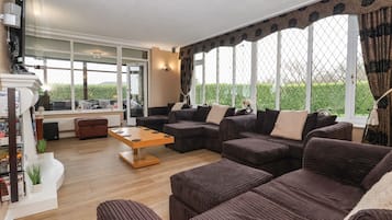 Cottage | Interior