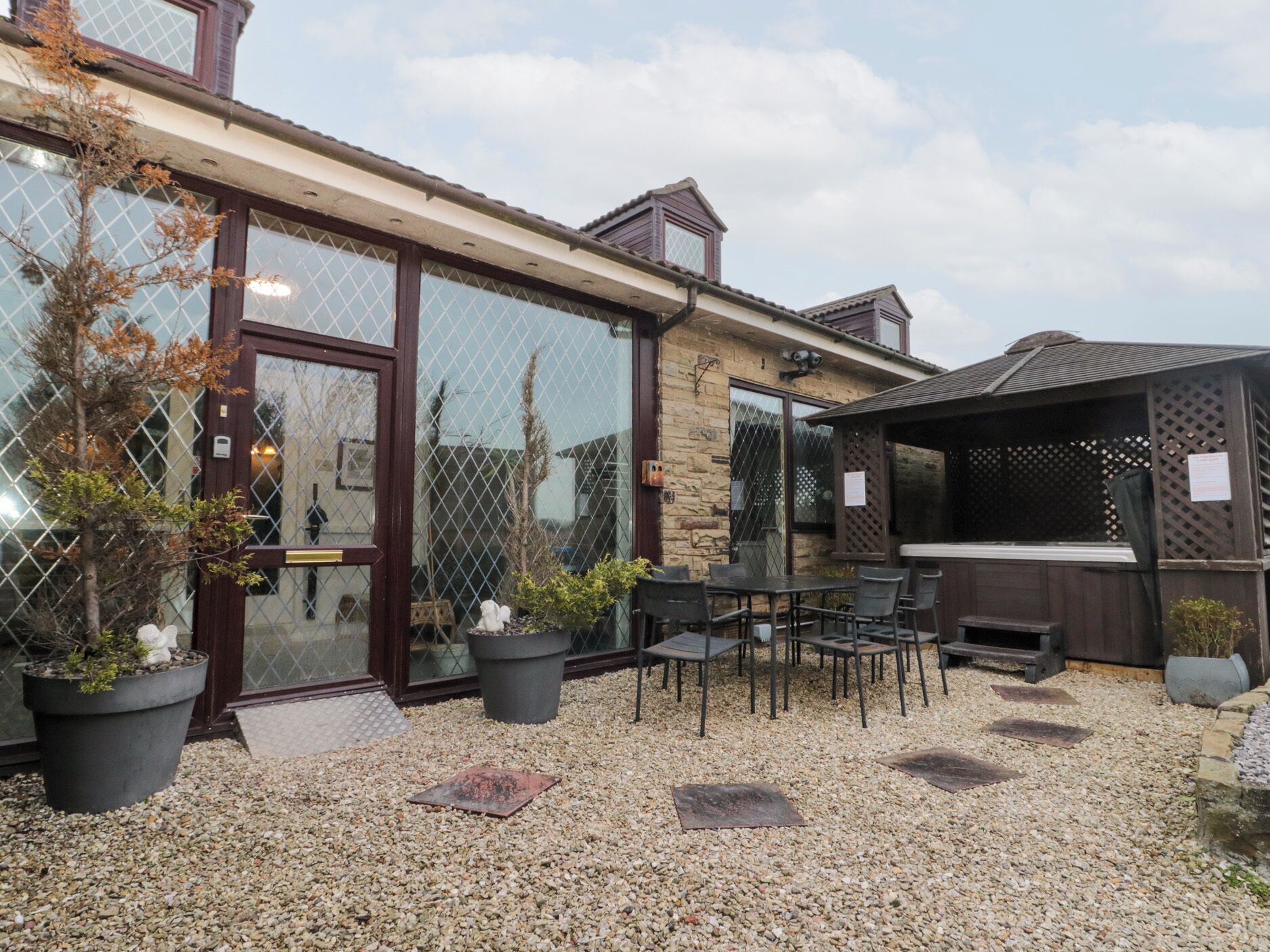 Cottage | Outdoor dining