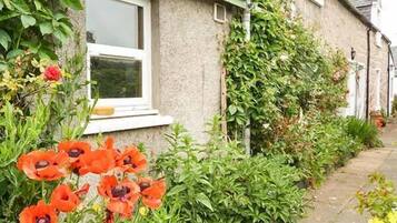 Cottage | Property grounds