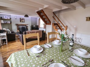 Cottage | Private kitchen | Microwave, stovetop, dishwasher, cookware/dishes/utensils - Cozy Cwtch Cottage (Llandysul)