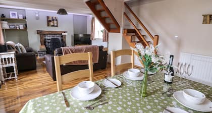 Cozy Cwtch Cottage