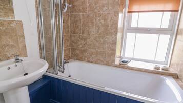 Cottage | Bagno | Doccia, asciugacapelli