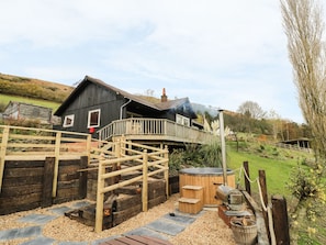 Exterior - Middle Hivron (Knighton)