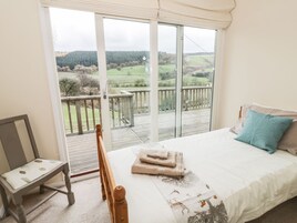 4 habitaciones, decoración personalizada y muebles diferentes 