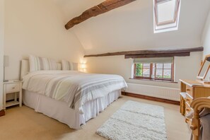 Cottage | 2 bedrooms, individually decorated, individually furnished, free WiFi
