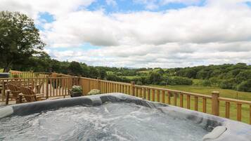 Cottage | Property grounds