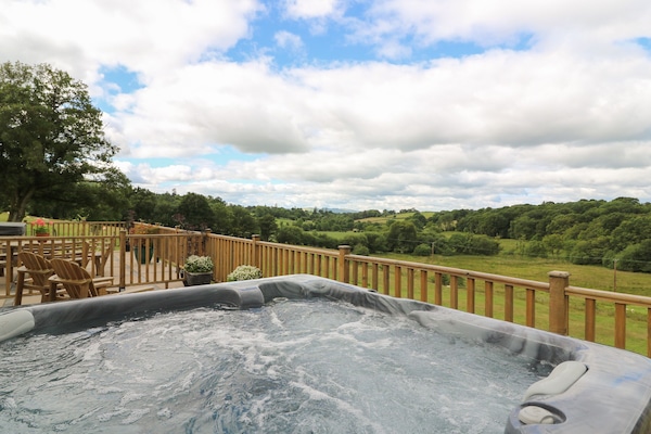 Cottage | Property grounds