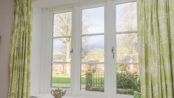 3 bedrooms, individually decorated, individually furnished, free WiFi