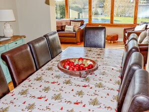 Cottage | Dining - Manor Wood (Chester)