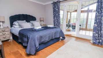 5 bedrooms, individually decorated, individually furnished, free WiFi