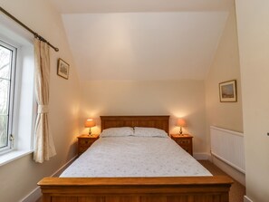 Cottage | 2 bedrooms, individually decorated, individually furnished - Ferry Cottage (Woodbridge)