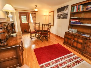 Cottage | Private kitchen | Microwave, stovetop, dishwasher, cookware/dishes/utensils