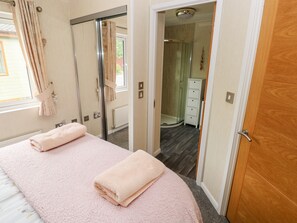 Cottage | 3 bedrooms, individually decorated, individually furnished, free WiFi - 95 The Haven (Narberth)