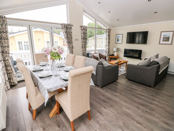 Cottage | Living area | TV, DVD player