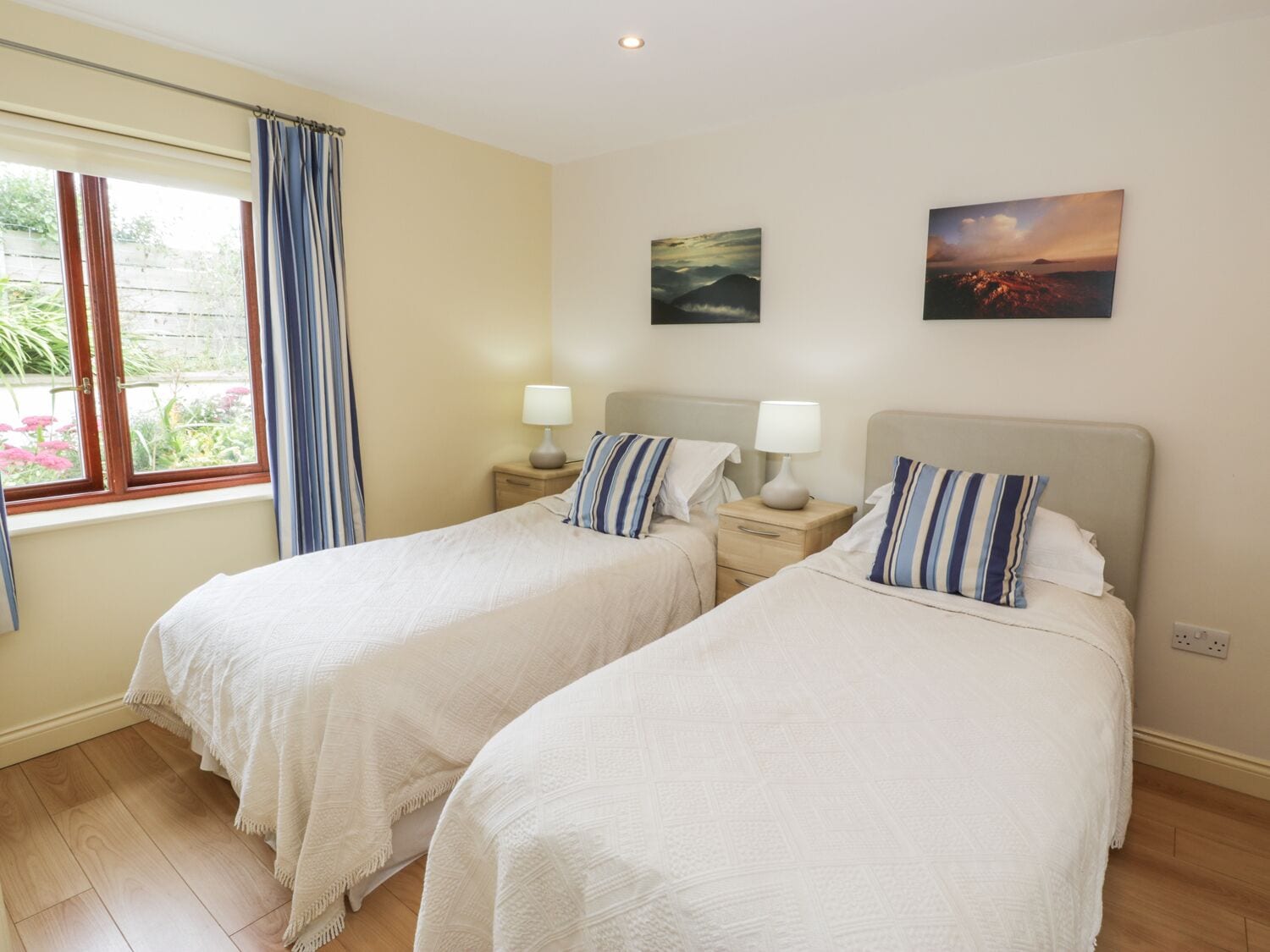 Cottage | 4 bedrooms, individually decorated, individually furnished, free WiFi