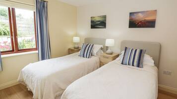 Cottage | 4 bedrooms, individually decorated, individually furnished, free WiFi