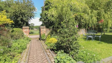 Cottage | Property grounds