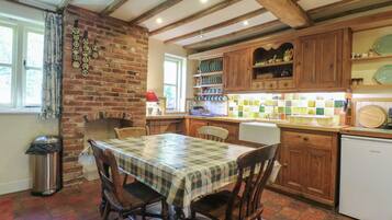 Cottage | Dining