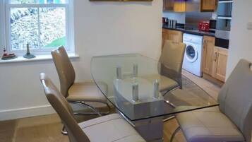 Cottage | Private kitchen | Fridge, microwave, stovetop, electric kettle