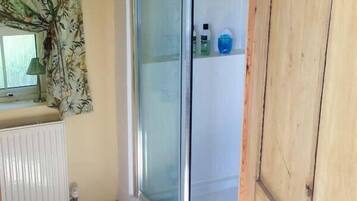 Cottage | Bathroom | Shower