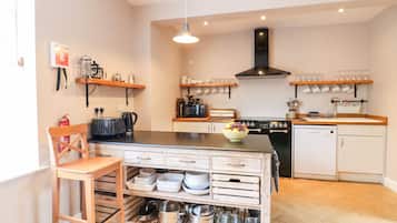 Cottage | Cuisine privée | Réfrigérateur, micro-ondes, plaque de cuisson, lave-vaisselle