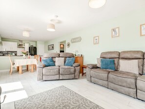 Cottage | Living room | TV, DVD player - Kingfisher Lodge (Driffield)