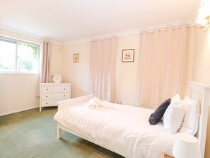 Cottage | 4 bedrooms, individually decorated, individually furnished, free WiFi - Swan Dyke Cottage (Norwich)