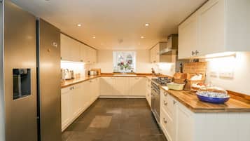 Cottage | Cuisine privée | Réfrigérateur, micro-ondes, plaque de cuisson, lave-vaisselle