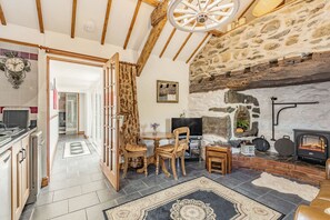 Cottage | Interior - Y Becws (Llanbedr)