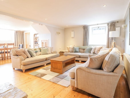 Cottage | Interior. Is Y Deri