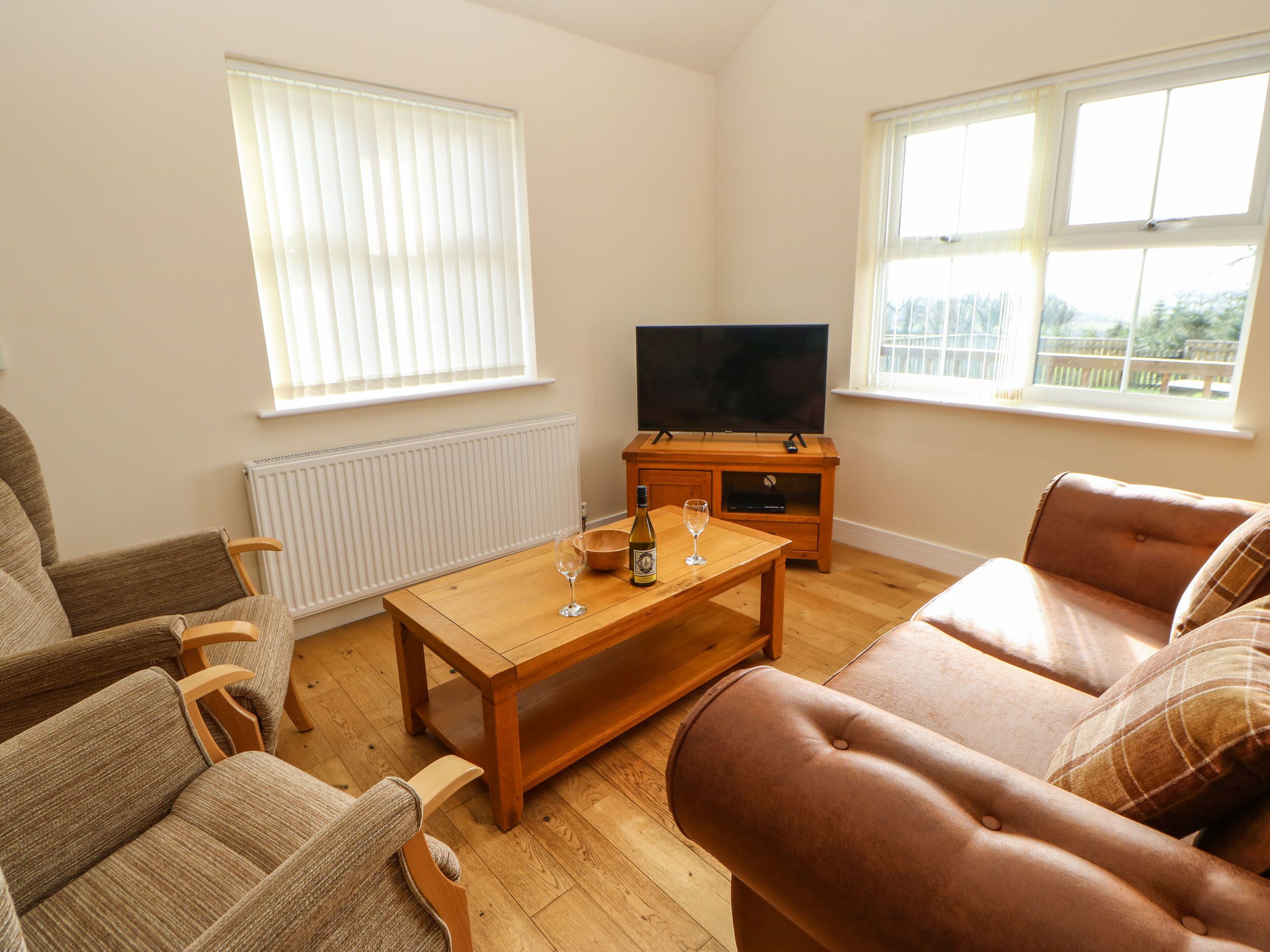 Cottage | Living area | TV