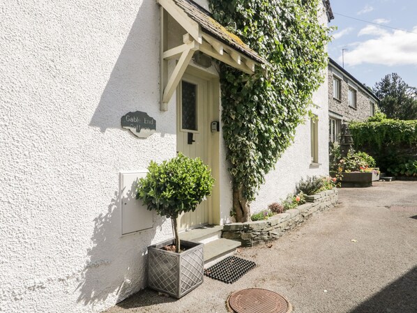 Cottage | Interior - Gable End (Coniston)