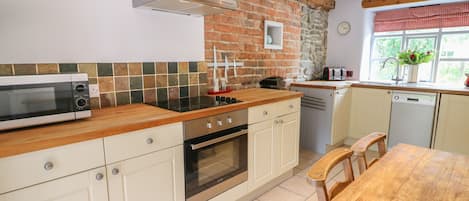 Cottage | Private kitchen | Microwave, stovetop, dishwasher, high chair