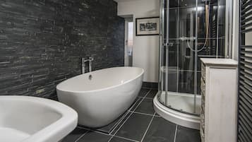 Cottage | Kamar mandi | Shower dan pengering rambut