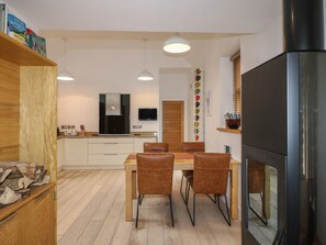 Casa de campo | Cocina privada | Microondas, placa de cocina, lavavajillas y utensilios de cocina