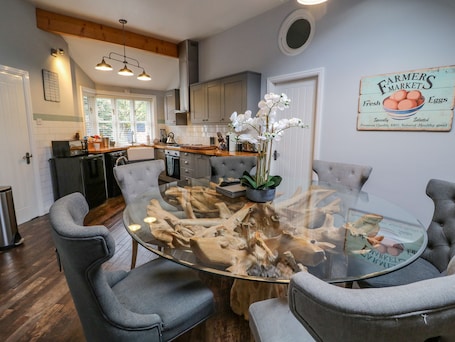 Cottage | Dining. The Old Wagon Shed