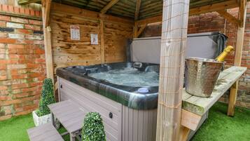 Cottage | Interior