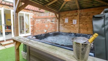 Cottage | Property grounds