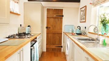 Cottage | Bếp riêng | Lò vi sóng, bếp nấu, máy rửa bát, ghế cao cho trẻ em