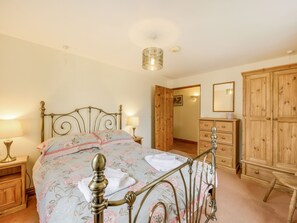 Cottage | Interior - Lark's Rise Cottage (Leek)